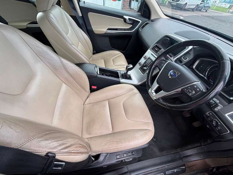 A 2016 VOLVO XC60 D4 SE LUX NAV 6 SPEED MANUAL DIESEL A 2016 VOLVO XC60 D4 SE LUX NAV 6 SPEED MANUAL DIESEL