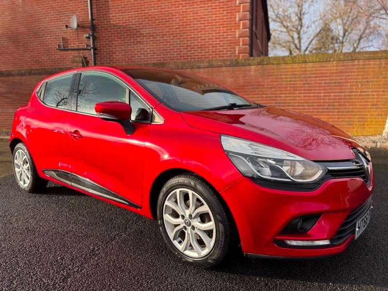 A 2017 RENAULT CLIO DYNAMIQUE NAV 16V A 2017 RENAULT CLIO DYNAMIQUE NAV 16V