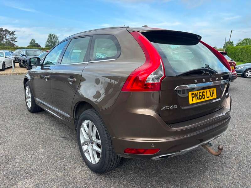 A 2016 VOLVO XC60 D4 SE LUX NAV 6 SPEED MANUAL DIESEL A 2016 VOLVO XC60 D4 SE LUX NAV 6 SPEED MANUAL DIESEL