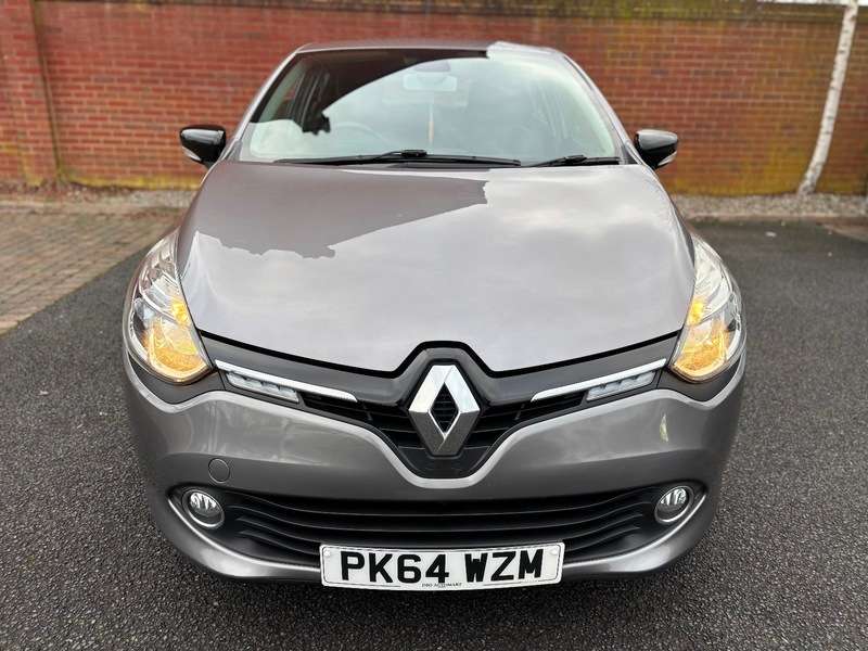 A 2014 RENAULT CLIO DYNAMIQUE S MEDIANAV 1.5 dCi AUTOMATIC £20 TAX A 2014 RENAULT CLIO DYNAMIQUE S MEDIANAV 1.5 dCi AUTOMATIC £20 TAX