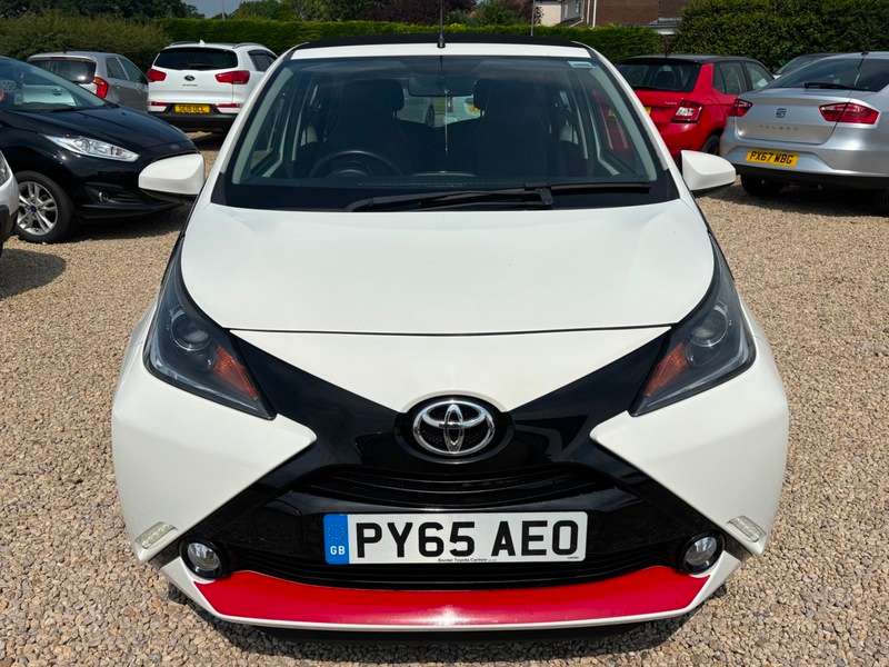 A 2015 TOYOTA AYGO VVT-I X-PRESSION A 2015 TOYOTA AYGO VVT-I X-PRESSION