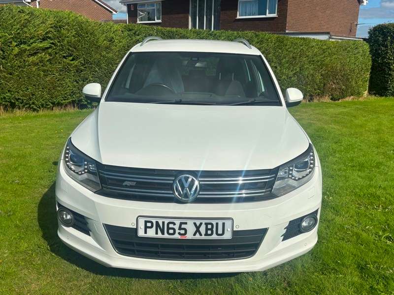 A 2015 VOLKSWAGEN TIGUAN R LINE TDI BLUEMOTION TECHNOLOGY 4MOTION A 2015 VOLKSWAGEN TIGUAN R LINE TDI BLUEMOTION TECHNOLOGY 4MOTION