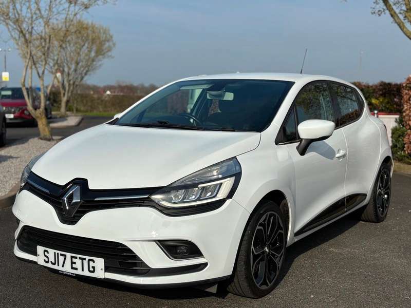 A 2017 RENAULT CLIO DYNAMIQUE S NAV DCI A 2017 RENAULT CLIO DYNAMIQUE S NAV DCI