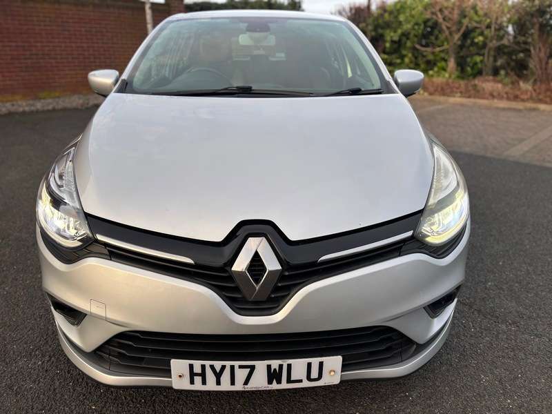 A 2017 RENAULT CLIO DYNAMIQUE S NAV 1.5 dCi £20 TAX A 2017 RENAULT CLIO DYNAMIQUE S NAV 1.5 dCi £20 TAX