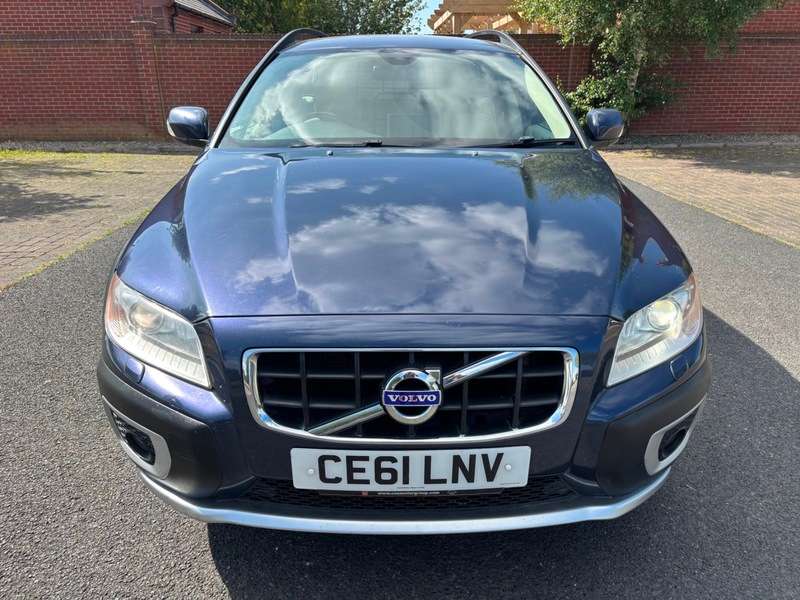 A 2011 VOLVO XC70 D5 SE LUX AWD 2.4 AUTOMATIC 5 CYLINDER A 2011 VOLVO XC70 D5 SE LUX AWD 2.4 AUTOMATIC 5 CYLINDER