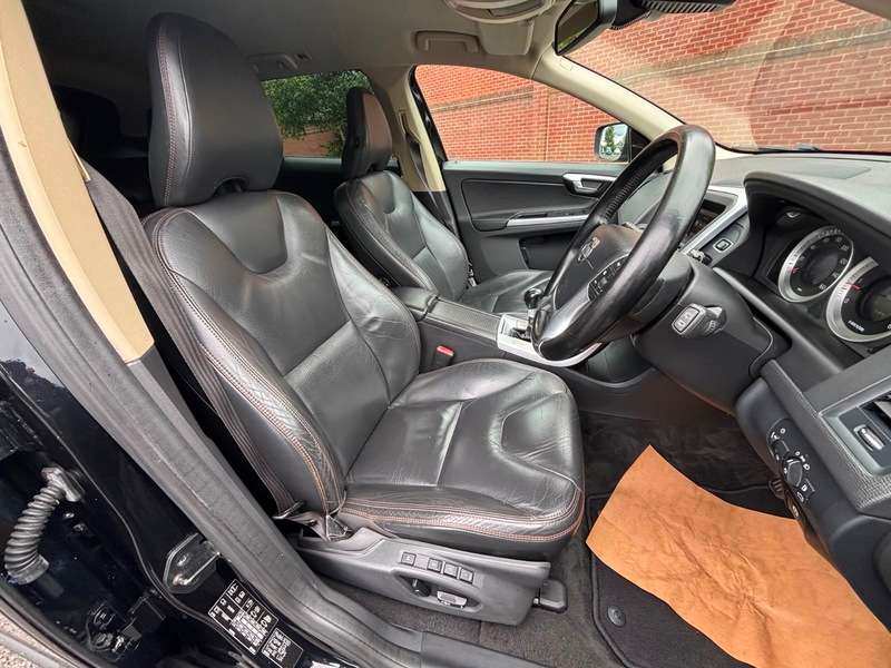 2011 VOLVO XC60 2011 VOLVO XC60