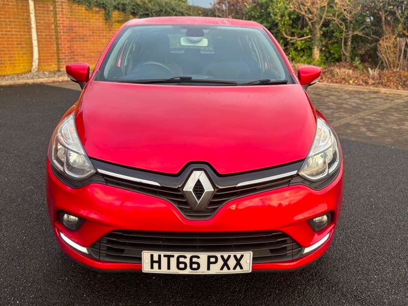 A 2017 RENAULT CLIO DYNAMIQUE NAV 16V A 2017 RENAULT CLIO DYNAMIQUE NAV 16V