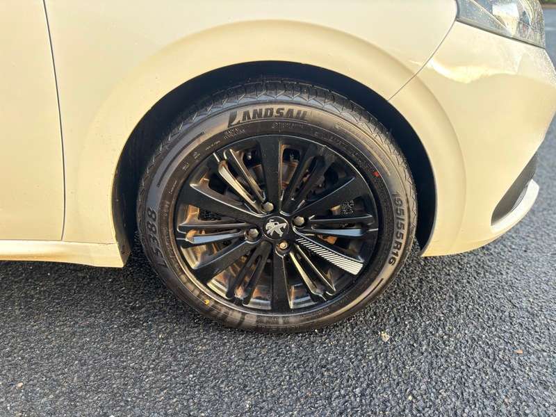 2017 PEUGEOT 208 2017 PEUGEOT 208