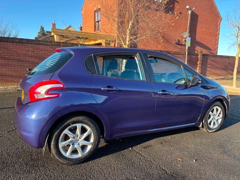 2013 PEUGEOT 208 2013 PEUGEOT 208