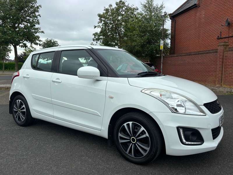 A 2015 SUZUKI SWIFT SZ2 A 2015 SUZUKI SWIFT SZ2