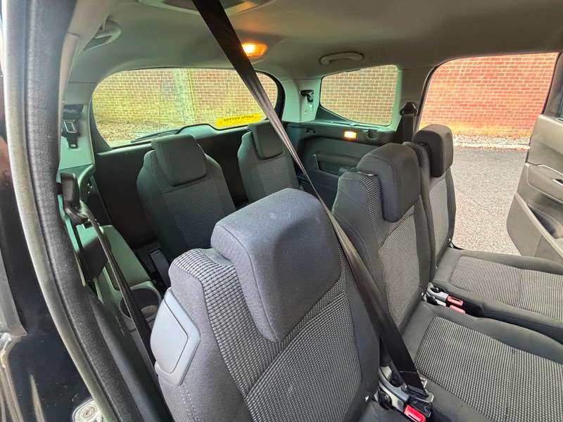 2011 PEUGEOT 5008 2011 PEUGEOT 5008
