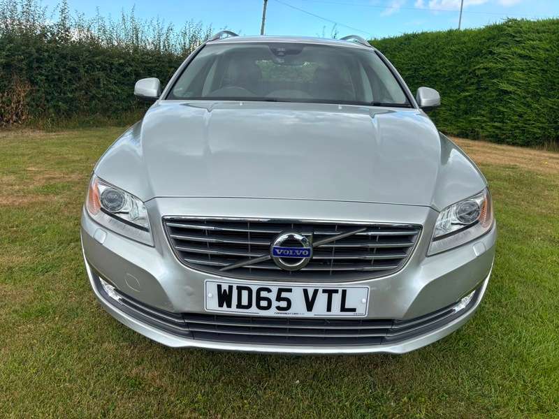 A 2016 VOLVO V70 D4 SE LUX AUTOMATIC ESTATE A 2016 VOLVO V70 D4 SE LUX AUTOMATIC ESTATE
