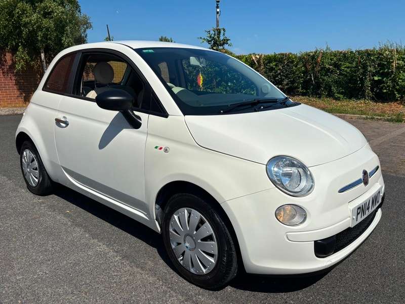 A 2014 FIAT 500 POP A 2014 FIAT 500 POP