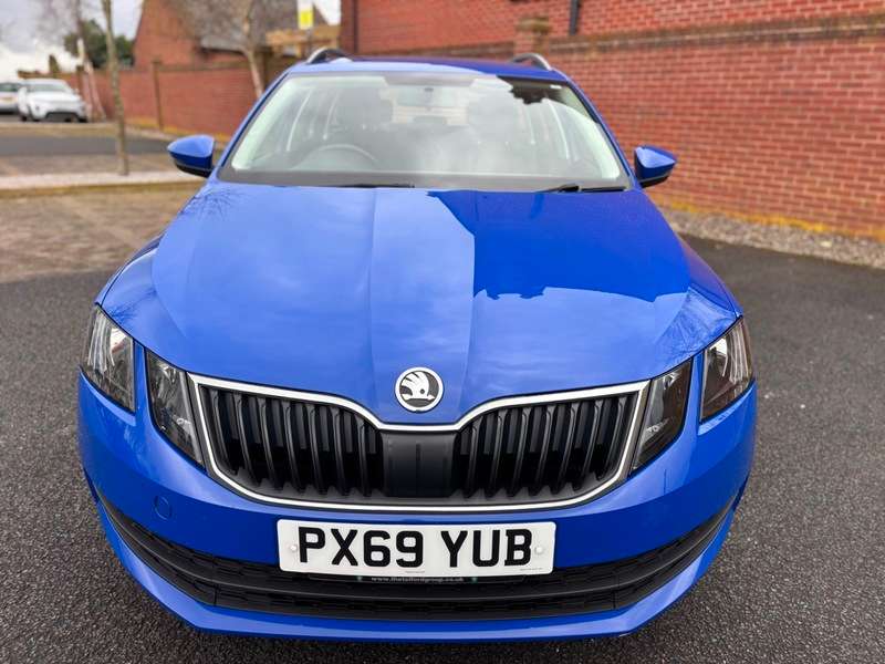 A 2019 SKODA OCTAVIA S TDI ESTATE A 2019 SKODA OCTAVIA S TDI ESTATE