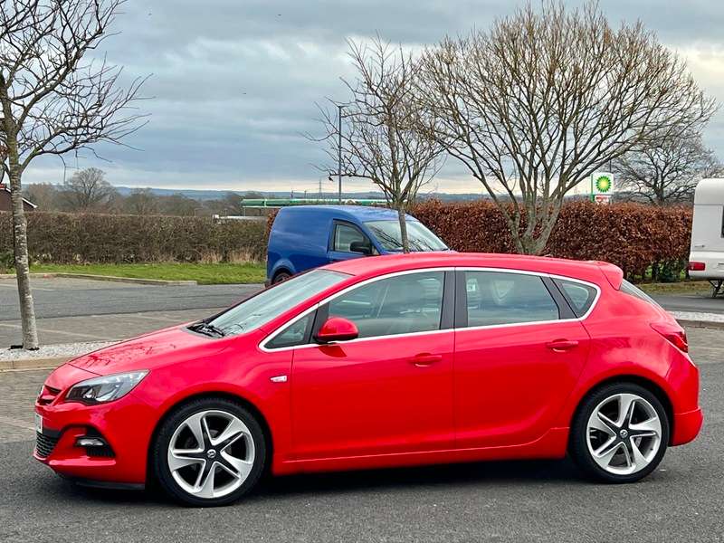 A 2016 VAUXHALL ASTRA 1.6 LIMITED EDITION A 2016 VAUXHALL ASTRA 1.6 LIMITED EDITION