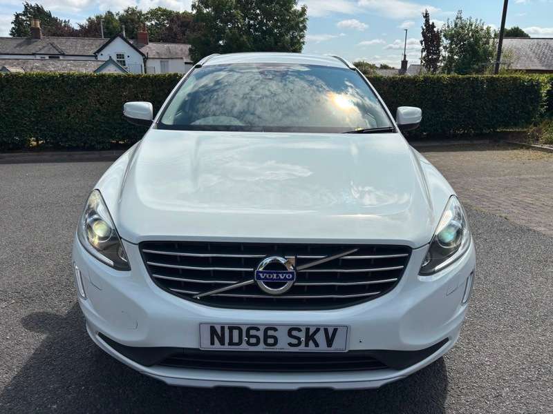 A 2016 VOLVO XC60 D4 SE LUX NAV AWD 2.4 DIESEL AUTOMATIC A 2016 VOLVO XC60 D4 SE LUX NAV AWD 2.4 DIESEL AUTOMATIC