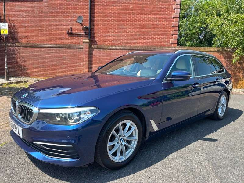 A 2018 BMW 5 SERIES 520d SE TOURING AUTOMATIC A 2018 BMW 5 SERIES 520d SE TOURING AUTOMATIC