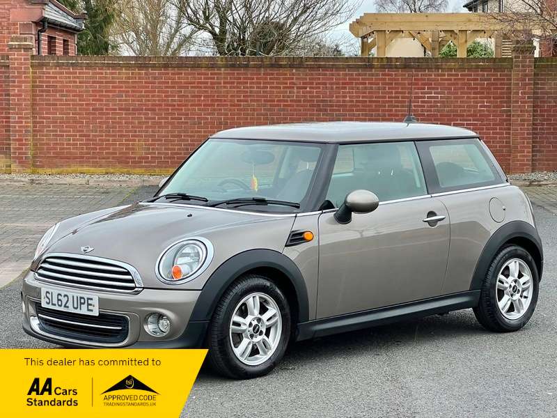 A 2012 MINI MINI COOPER HATCH AUTOMATIC A 2012 MINI MINI COOPER HATCH AUTOMATIC