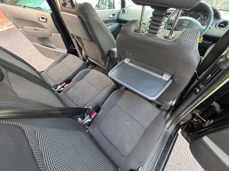 2011 PEUGEOT 5008 2011 PEUGEOT 5008