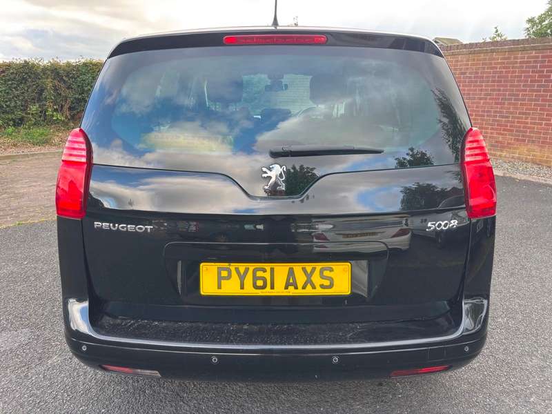 2011 PEUGEOT 5008 2011 PEUGEOT 5008