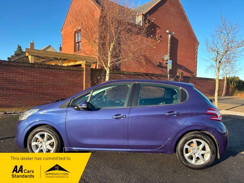 2013 PEUGEOT 208 2013 PEUGEOT 208