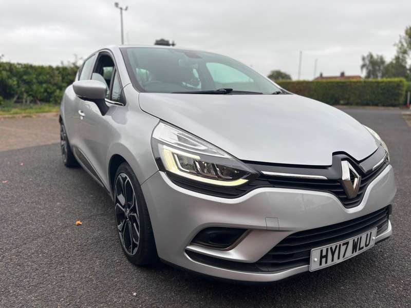A 2017 RENAULT CLIO DYNAMIQUE S NAV 1.5 dCi £20 TAX A 2017 RENAULT CLIO DYNAMIQUE S NAV 1.5 dCi £20 TAX