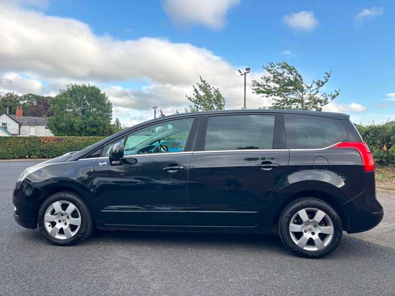 2011 PEUGEOT 5008 2011 PEUGEOT 5008