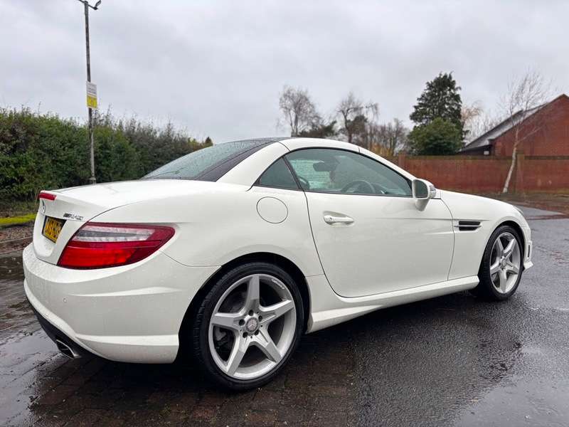 A 2013 MERCEDES SLK SLK200 1.8 BLUEEFFICIENCY AMG SPORT AUTOMATIC A 2013 MERCEDES SLK SLK200 1.8 BLUEEFFICIENCY AMG SPORT AUTOMATIC