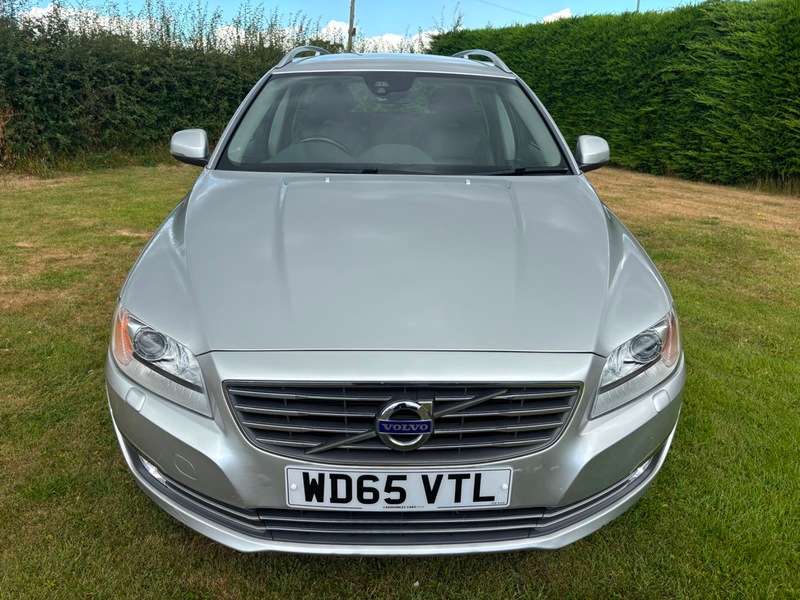 A 2016 VOLVO V70 D4 SE LUX AUTOMATIC ESTATE A 2016 VOLVO V70 D4 SE LUX AUTOMATIC ESTATE