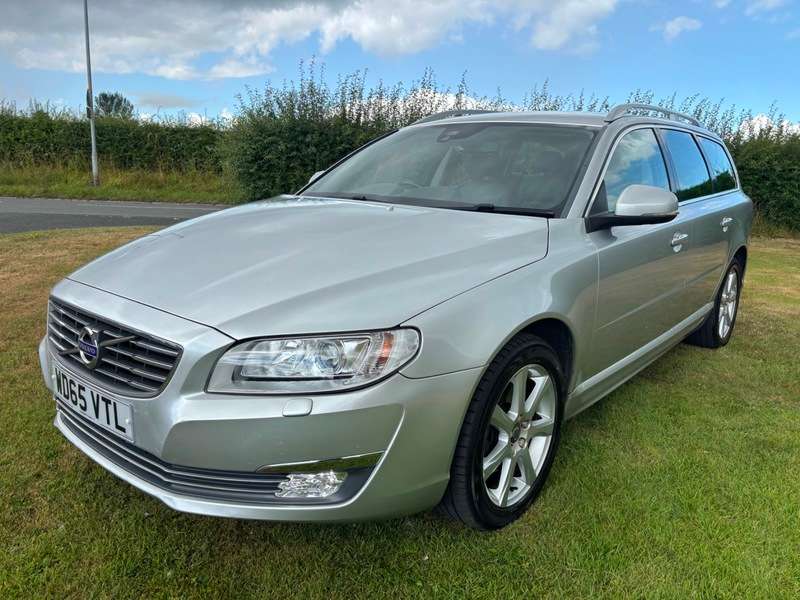 A 2016 VOLVO V70 D4 SE LUX AUTOMATIC ESTATE A 2016 VOLVO V70 D4 SE LUX AUTOMATIC ESTATE