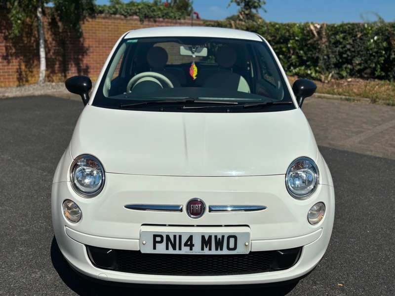 A 2014 FIAT 500 POP A 2014 FIAT 500 POP
