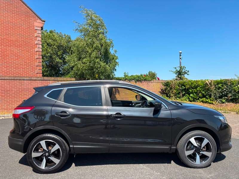 A 2017 NISSAN QASHQAI N-CONNECTA DCI A 2017 NISSAN QASHQAI N-CONNECTA DCI