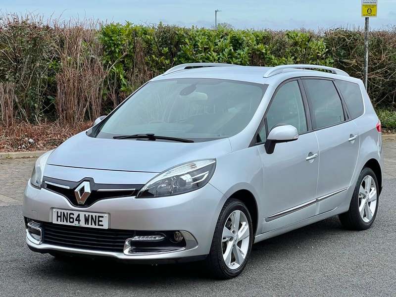 A 2014 RENAULT GRAND SCENIC DYNAMIQUE TOMTOM ENERGY MPV 1.5 dCi 110 BHP S/S 7 SEATER £20 TAX A 2014 RENAULT GRAND SCENIC DYNAMIQUE TOMTOM ENERGY MPV 1.5 dCi 110 BHP S/S 7 SEATER £20 TAX