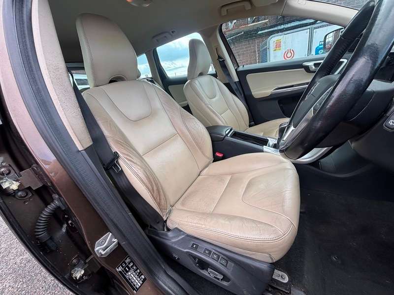 A 2016 VOLVO XC60 D4 SE LUX NAV 6 SPEED MANUAL DIESEL A 2016 VOLVO XC60 D4 SE LUX NAV 6 SPEED MANUAL DIESEL