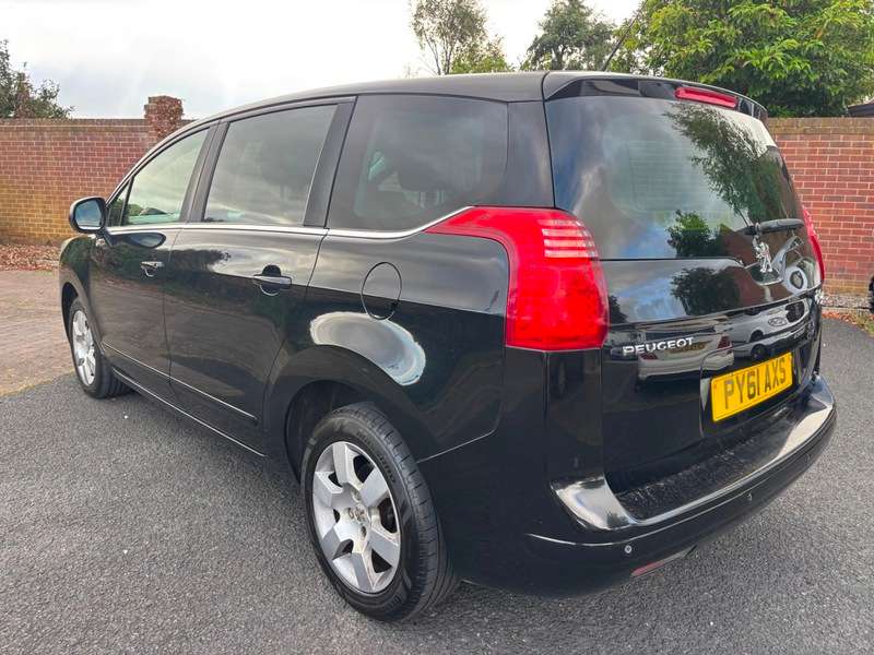 2011 PEUGEOT 5008 2011 PEUGEOT 5008