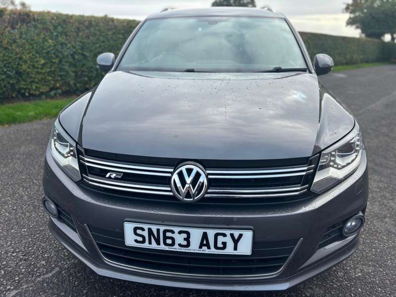 A 2013 VOLKSWAGEN TIGUAN R LINE TDI BLUEMOTION TECHNOLOGY 4MOTION A 2013 VOLKSWAGEN TIGUAN R LINE TDI BLUEMOTION TECHNOLOGY 4MOTION
