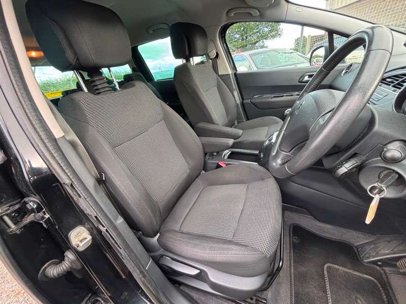 2011 PEUGEOT 5008 2011 PEUGEOT 5008