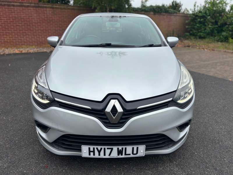 A 2017 RENAULT CLIO DYNAMIQUE S NAV 1.5 dCi £20 TAX A 2017 RENAULT CLIO DYNAMIQUE S NAV 1.5 dCi £20 TAX