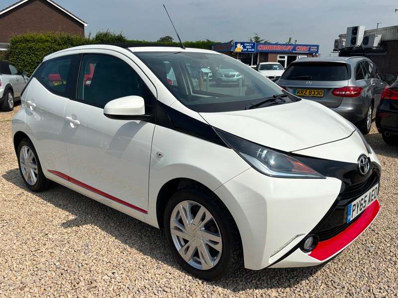 A 2015 TOYOTA AYGO VVT-I X-PRESSION A 2015 TOYOTA AYGO VVT-I X-PRESSION
