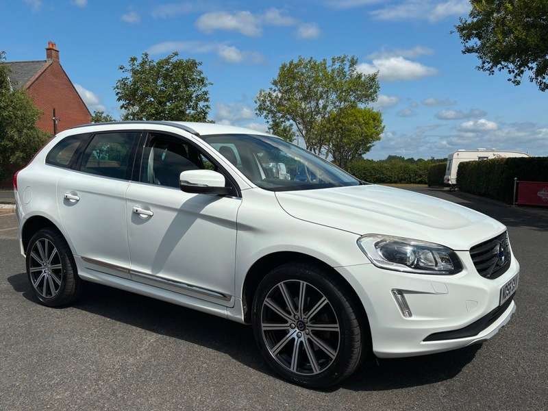 A 2016 VOLVO XC60 D4 SE LUX NAV AWD 2.4 DIESEL AUTOMATIC A 2016 VOLVO XC60 D4 SE LUX NAV AWD 2.4 DIESEL AUTOMATIC
