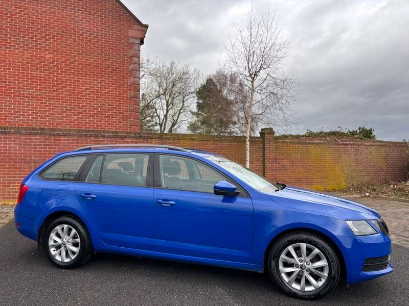 A 2019 SKODA OCTAVIA S TDI ESTATE A 2019 SKODA OCTAVIA S TDI ESTATE