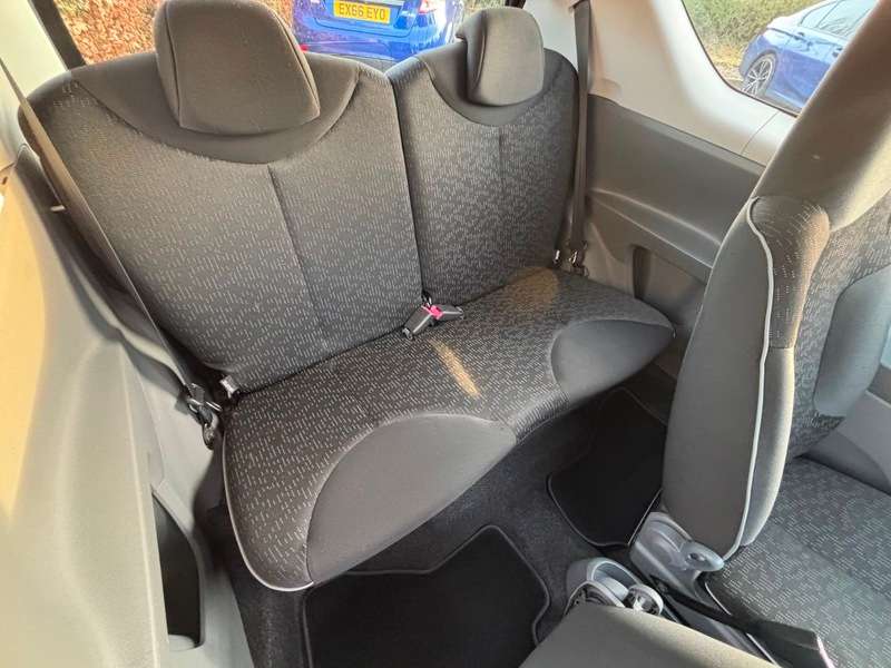 2009 PEUGEOT 107 2009 PEUGEOT 107