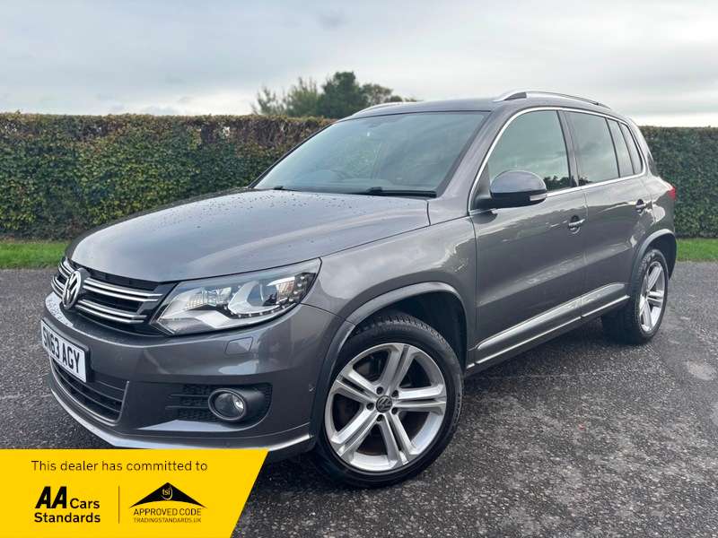 A 2013 VOLKSWAGEN TIGUAN R LINE TDI BLUEMOTION TECHNOLOGY 4MOTION A 2013 VOLKSWAGEN TIGUAN R LINE TDI BLUEMOTION TECHNOLOGY 4MOTION