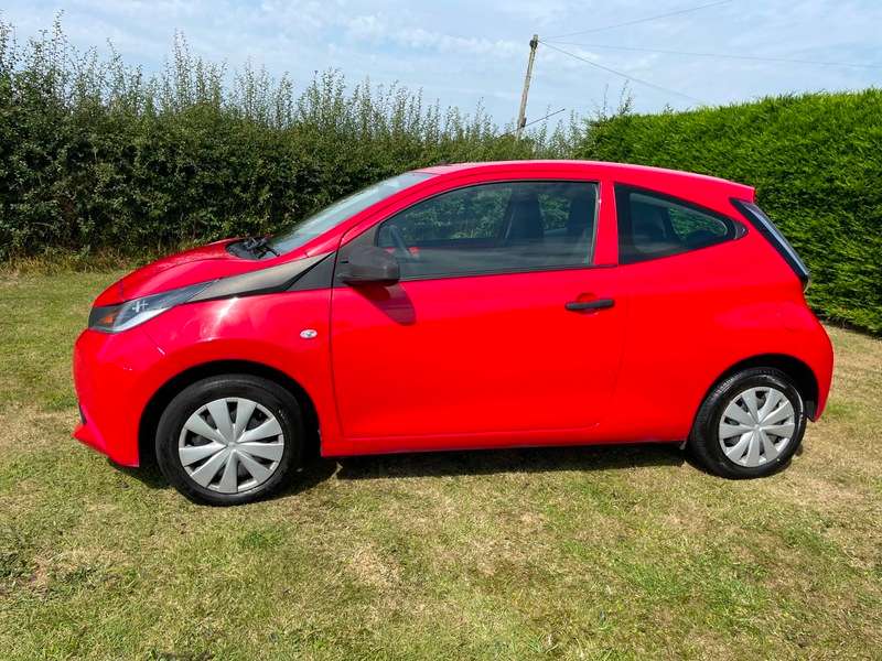 A 2017 TOYOTA AYGO VVT-I X A 2017 TOYOTA AYGO VVT-I X