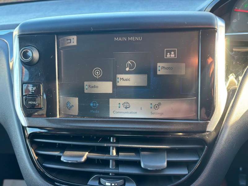 2013 PEUGEOT 208 2013 PEUGEOT 208