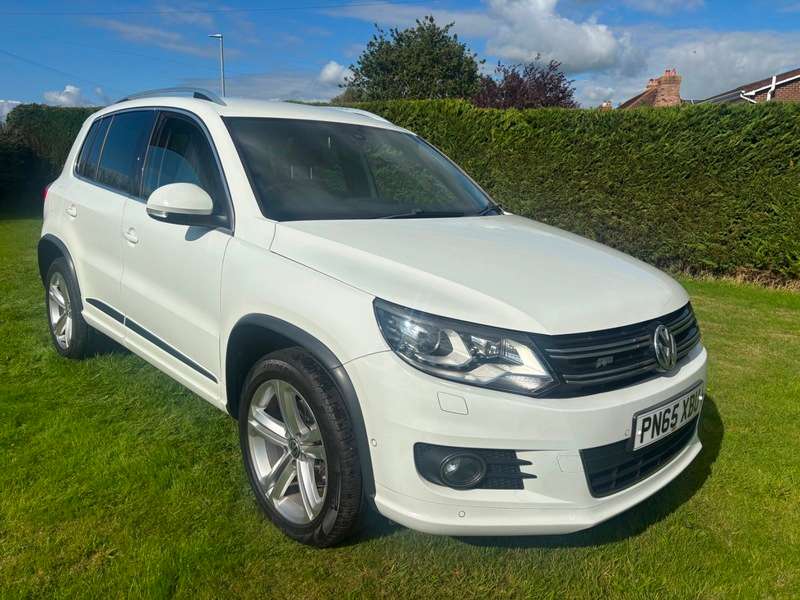 A 2015 VOLKSWAGEN TIGUAN R LINE TDI BLUEMOTION TECHNOLOGY 4MOTION A 2015 VOLKSWAGEN TIGUAN R LINE TDI BLUEMOTION TECHNOLOGY 4MOTION
