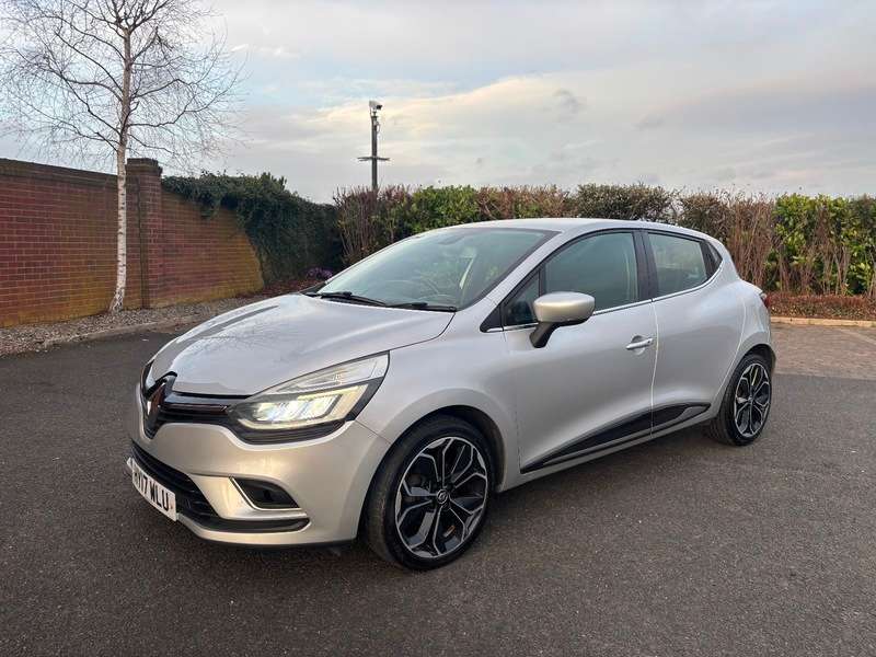 A 2017 RENAULT CLIO DYNAMIQUE S NAV 1.5 dCi £20 TAX A 2017 RENAULT CLIO DYNAMIQUE S NAV 1.5 dCi £20 TAX