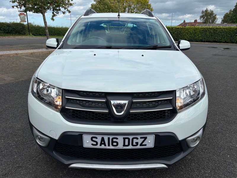 A 2016 DACIA SANDERO STEPWAY LAUREATE DCI A 2016 DACIA SANDERO STEPWAY LAUREATE DCI