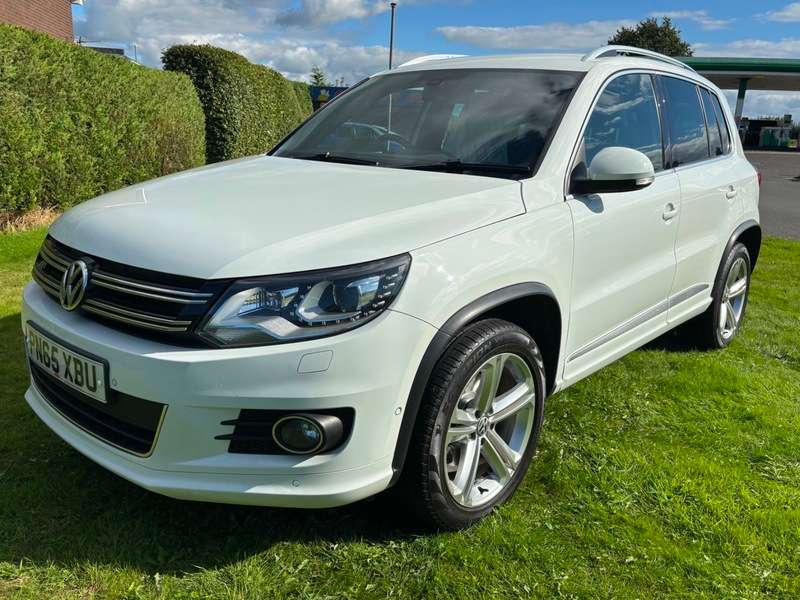 A 2015 VOLKSWAGEN TIGUAN R LINE TDI BLUEMOTION TECHNOLOGY 4MOTION A 2015 VOLKSWAGEN TIGUAN R LINE TDI BLUEMOTION TECHNOLOGY 4MOTION