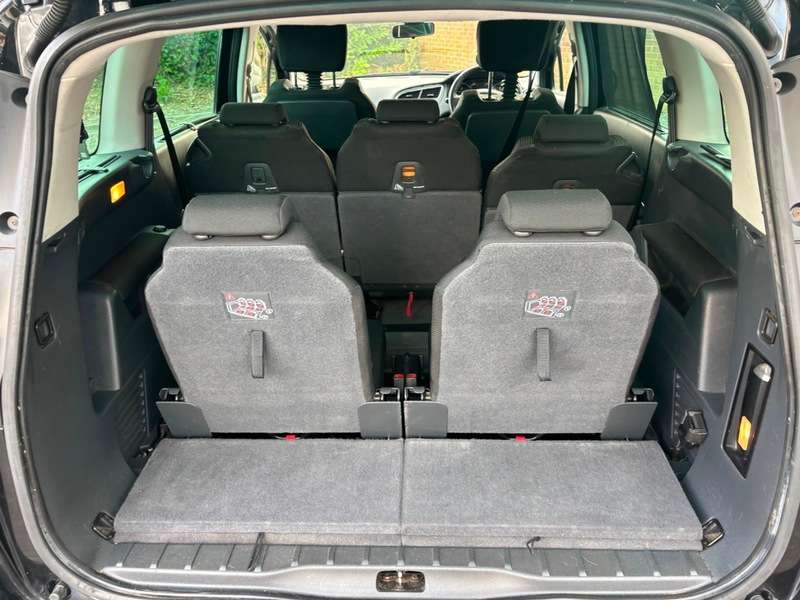 2011 PEUGEOT 5008 2011 PEUGEOT 5008